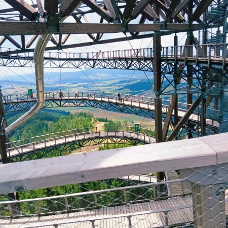 Відвідай найдовший підвісний міст в світі Sky Bridge
